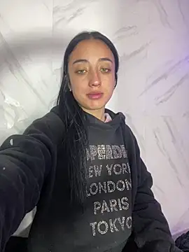 Ady 18 online show from November 30, 1:12 pm