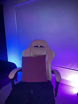 Ady 18 online show from April 7, 5:59 pm