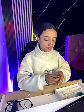 Ady 18 online show from November 20, 8:09 pm