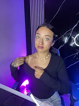 Ady 18 online show from December 17, 8:14 pm