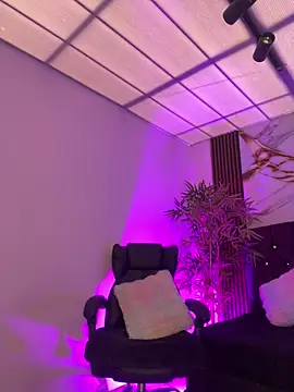 Ady 18 online show from February 10, 5:12 pm