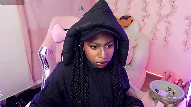 Snapshot of Queen_perla_ chatting on December 17, 11:10 pm Queen perla online show from December 17, 11:10 pm