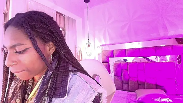 Snapshot of Queen_perla_ chatting on July 12, 12:39 pm Queen perla online show from July 12, 12:39 pm