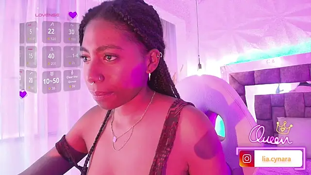 Snapshot of Queen_perla_ chatting on June 5, 5:18 pm Queen perla online show from June 5, 5:18 pm