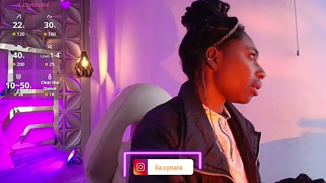 Snapshot of Queen_perla_ chatting on February 18, 12:01 pm Queen perla online show from February 18, 12:01 pm