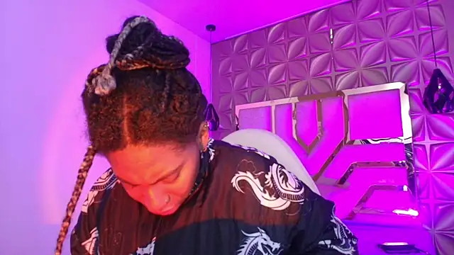 Queen perla  online show from April 17, 12:19 pm