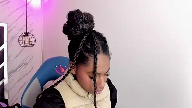 Queen perla  online show from November 10, 12:10 pm