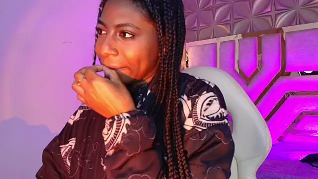 Snapshot of Queen_perla_ chatting on February 22, 1:13 pm Queen perla online show from February 22, 1:13 pm