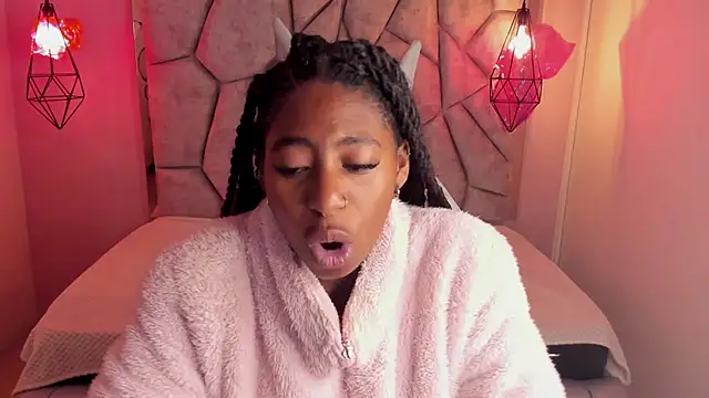 Queen perla  online show from March 19, 12:34 pm