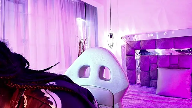 Snapshot of Queen_perla_ chatting on July 15, 1:40 pm Queen perla online show from July 15, 1:40 pm