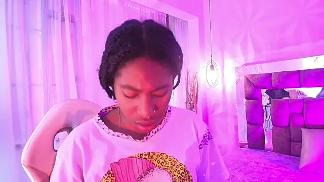 Snapshot of Queen_perla_ chatting on July 7, 12:31 pm Queen perla online show from July 7, 12:31 pm
