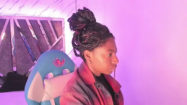 Queen perla  online show from September 19, 12:42 pm