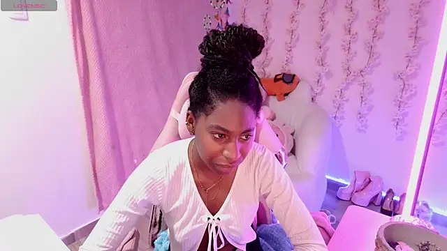 Snapshot of Queen_perla_ chatting on December 22, 12:16 pm Queen perla online show from December 22, 12:16 pm