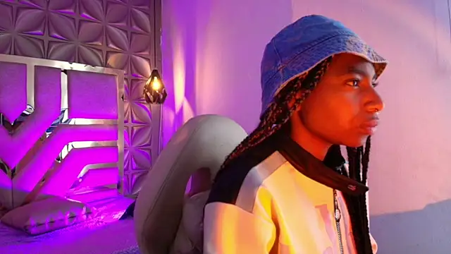 Snapshot of Queen_perla_ chatting on February 14, 12:05 pm Queen perla online show from February 14, 12:05 pm