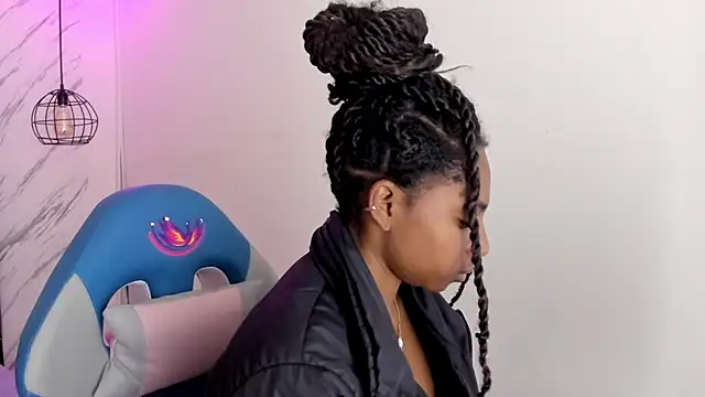 Queen perla  online show from November 9, 12:20 pm