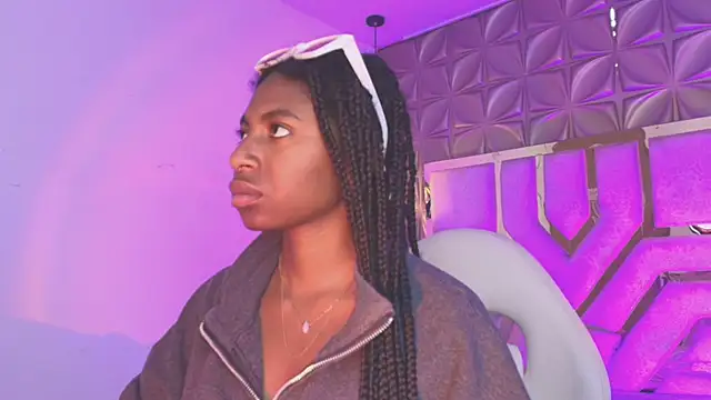 Queen perla  online show from March 22, 12:40 pm