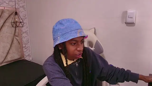 Queen perla  online show from December 4, 11:20 am