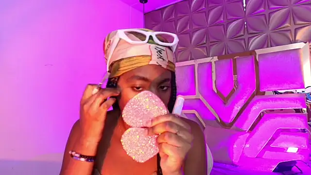 Queen perla  online show from March 15, 3:52 pm