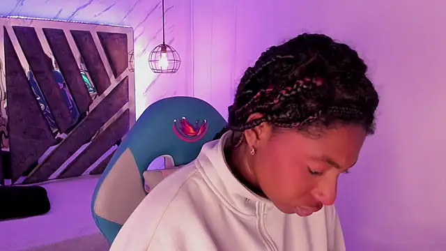 Queen perla  online show from September 24, 12:33 pm