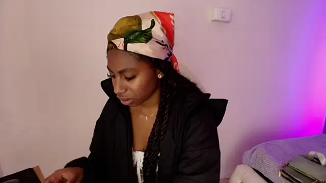 Queen perla  online show from November 17, 11:47 am