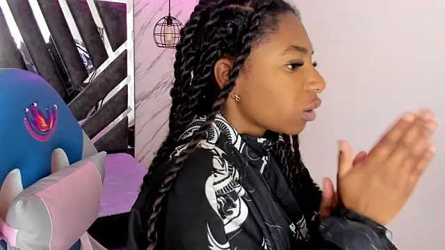 Queen perla  online show from October 25, 12:17 pm