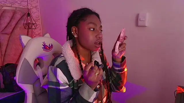 Queen perla  online show from December 3, 12:04 pm