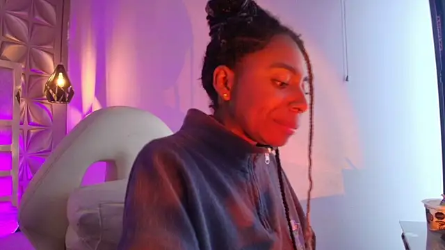 Snapshot of Queen_perla_ chatting on January 31, 7:12 pm Queen perla online show from January 31, 7:12 pm