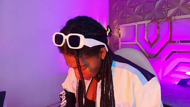 Snapshot of Queen_perla_ chatting on February 26, 12:16 pm Queen perla online show from February 26, 12:16 pm