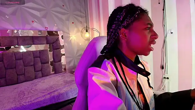 Snapshot of Queen_perla_ chatting on February 8, 6:49 pm Queen perla online show from February 8, 6:49 pm