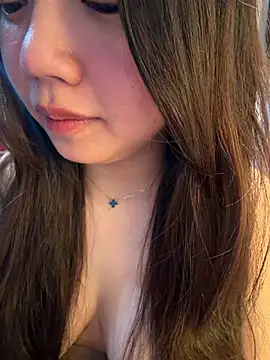Snapshot of Hotellinh12 chatting on May 11, 2:45 pm Hotellinh12 online show from May 11, 2:45 pm
