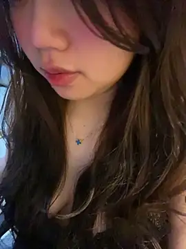 Snapshot of Hotellinh12 chatting on January 19, 4:33 pm Hotellinh12 online show from January 19, 4:33 pm