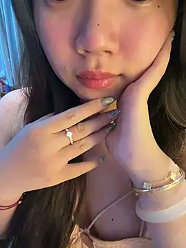 Hotellinh12 online show from July 28, 12:59 pm