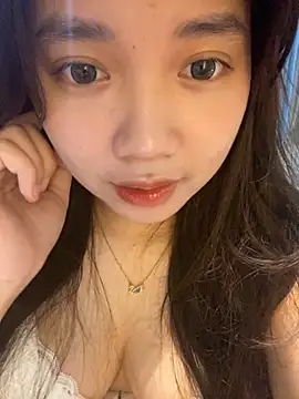 Snapshot of Hotellinh12 chatting on October 4, 1:12 pm Hotellinh12 online show from October 4, 1:12 pm