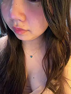 Snapshot of Hotellinh12 chatting on May 22, 4:27 pm Hotellinh12 online show from May 22, 4:27 pm