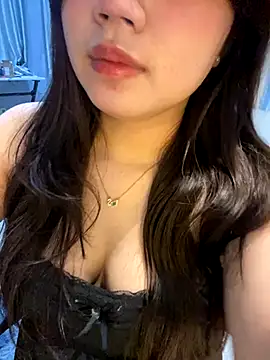 Snapshot of Hotellinh12 chatting on October 13, 3:24 pm Hotellinh12 online show from October 13, 3:24 pm