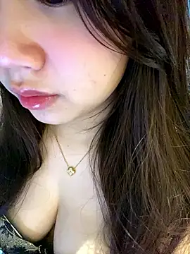 Snapshot of Hotellinh12 chatting on January 12, 4:58 pm Hotellinh12 online show from January 12, 4:58 pm