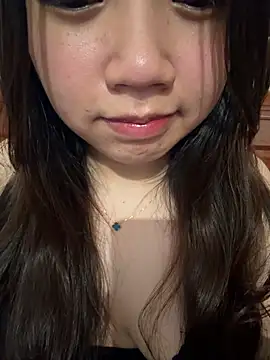 Snapshot of Hotellinh12 chatting on May 9, 3:48 pm Hotellinh12 online show from May 9, 3:48 pm