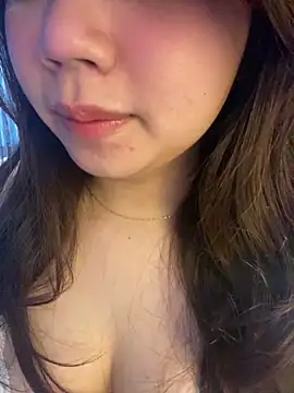 Snapshot of Hotellinh12 chatting on February 12, 4:07 pm Hotellinh12 online show from February 12, 4:07 pm