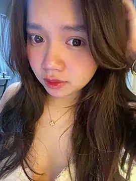 Snapshot of Hotellinh12 chatting on January 7, 4:01 pm Hotellinh12 online show from January 7, 4:01 pm