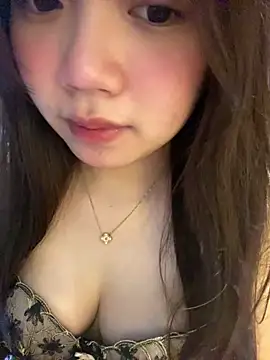 Snapshot of Hotellinh12 chatting on December 20, 10:51 am Hotellinh12 online show from December 20, 10:51 am