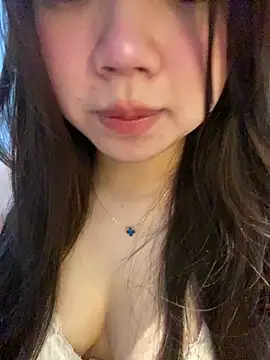 Snapshot of Hotellinh12 chatting on February 4, 12:44 pm Hotellinh12 online show from February 4, 12:44 pm