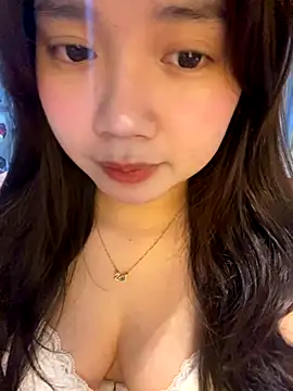 Snapshot of Hotellinh12 chatting on October 11, 4:30 pm Hotellinh12 online show from October 11, 4:30 pm