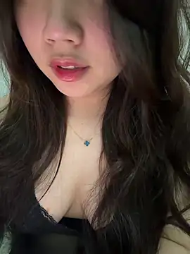 Snapshot of Hotellinh12 chatting on May 5, 3:59 pm Hotellinh12 online show from May 5, 3:59 pm
