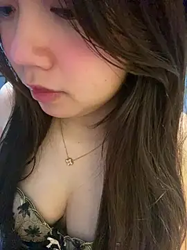 Snapshot of Hotellinh12 chatting on January 11, 4:47 pm Hotellinh12 online show from January 11, 4:47 pm