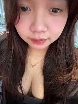 Snapshot of Hotellinh12 chatting on October 8, 6:48 am Hotellinh12 online show from October 8, 6:48 am