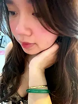 Snapshot of Hotellinh12 chatting on January 8, 6:08 am Hotellinh12 online show from January 8, 6:08 am