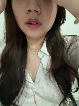 Snapshot of Hotellinh12 chatting on May 6, 4:44 pm Hotellinh12 online show from May 6, 4:44 pm