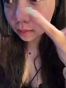 Snapshot of Hotellinh12 chatting on May 23, 4:28 pm Hotellinh12 online show from May 23, 4:28 pm