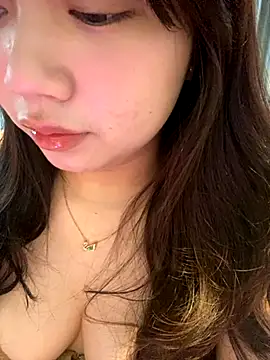 Snapshot of Hotellinh12 chatting on September 26, 7:26 am Hotellinh12 online show from September 26, 7:26 am