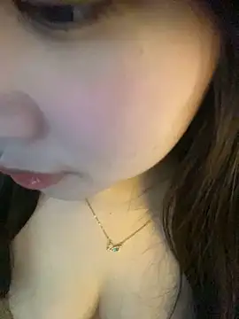 Snapshot of Hotellinh12 chatting on September 27, 7:36 am Hotellinh12 online show from September 27, 7:36 am